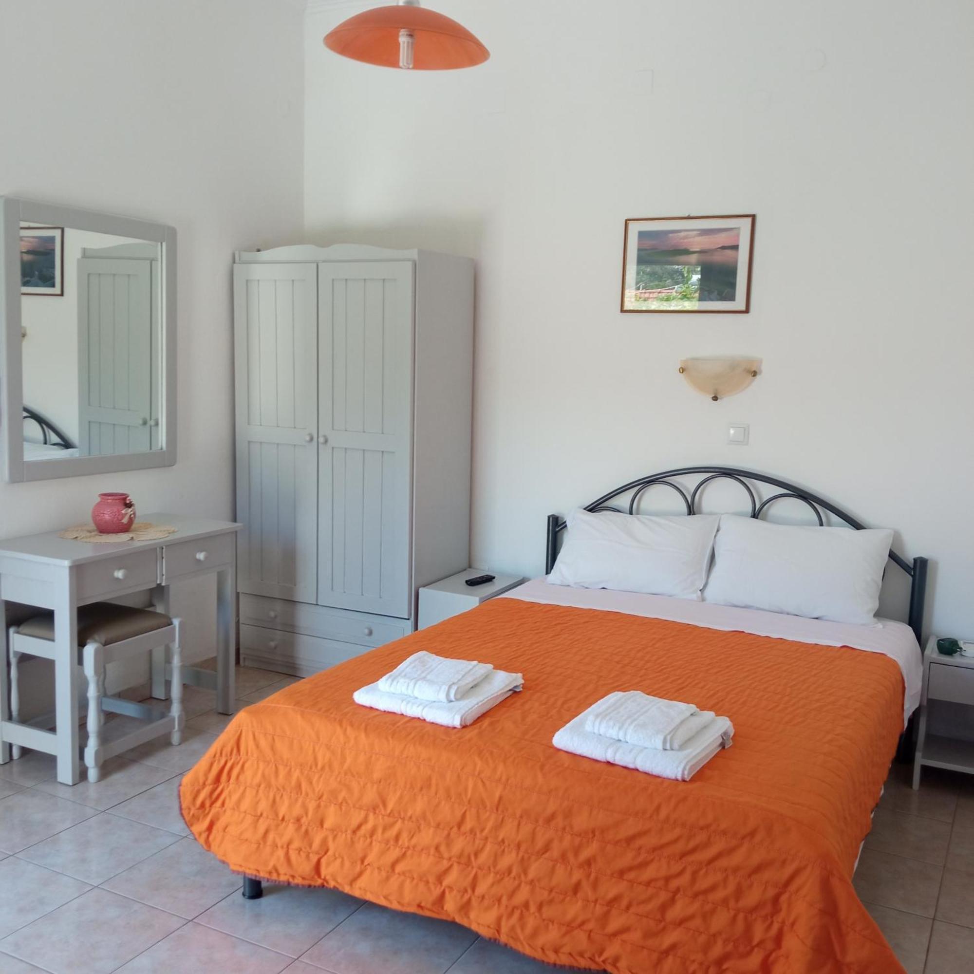 Soustas Apartments Longós Dış mekan fotoğraf